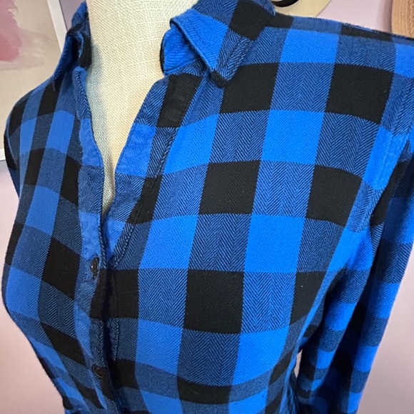 Beautiful black and royal blue soft flannel shirt. Very dressy looking. - Picture 6 of 10